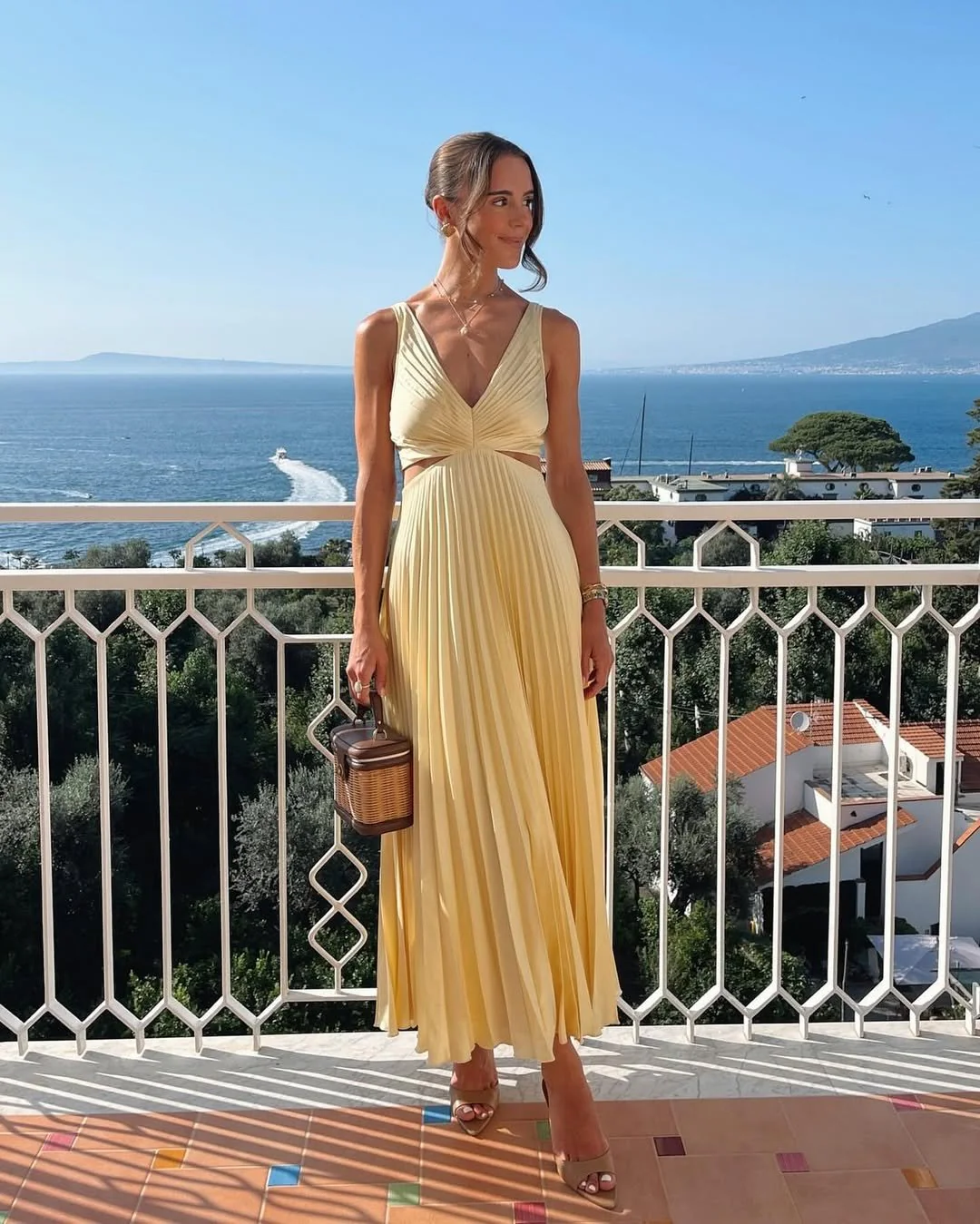 Camilla | Abito Maxi Plissettato Con Dettagli Cut-Out - Image 2