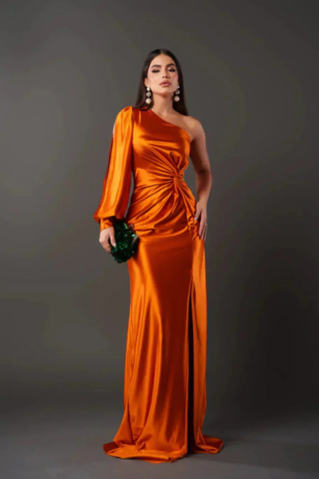 Chiara | Abito asimmetrico in raso elegante e sensuale - Image 14