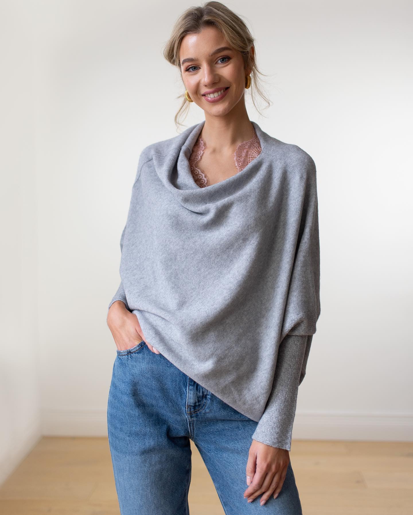 Christine | Maglione a spalle scoperte elegante e morbido - Image 2