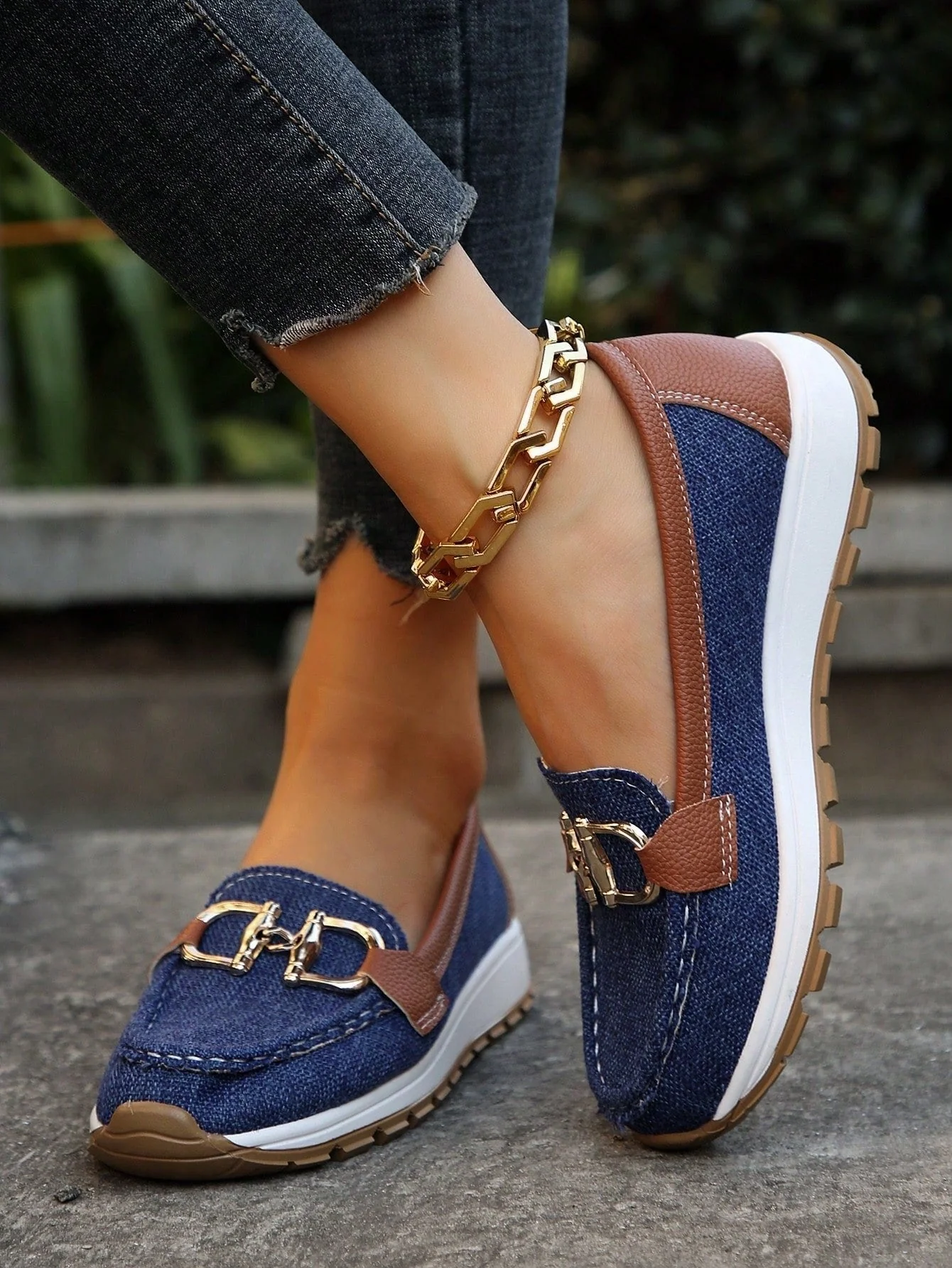Franziska | Comodi mocassini slip-on con fibbia decorativa - Image 9