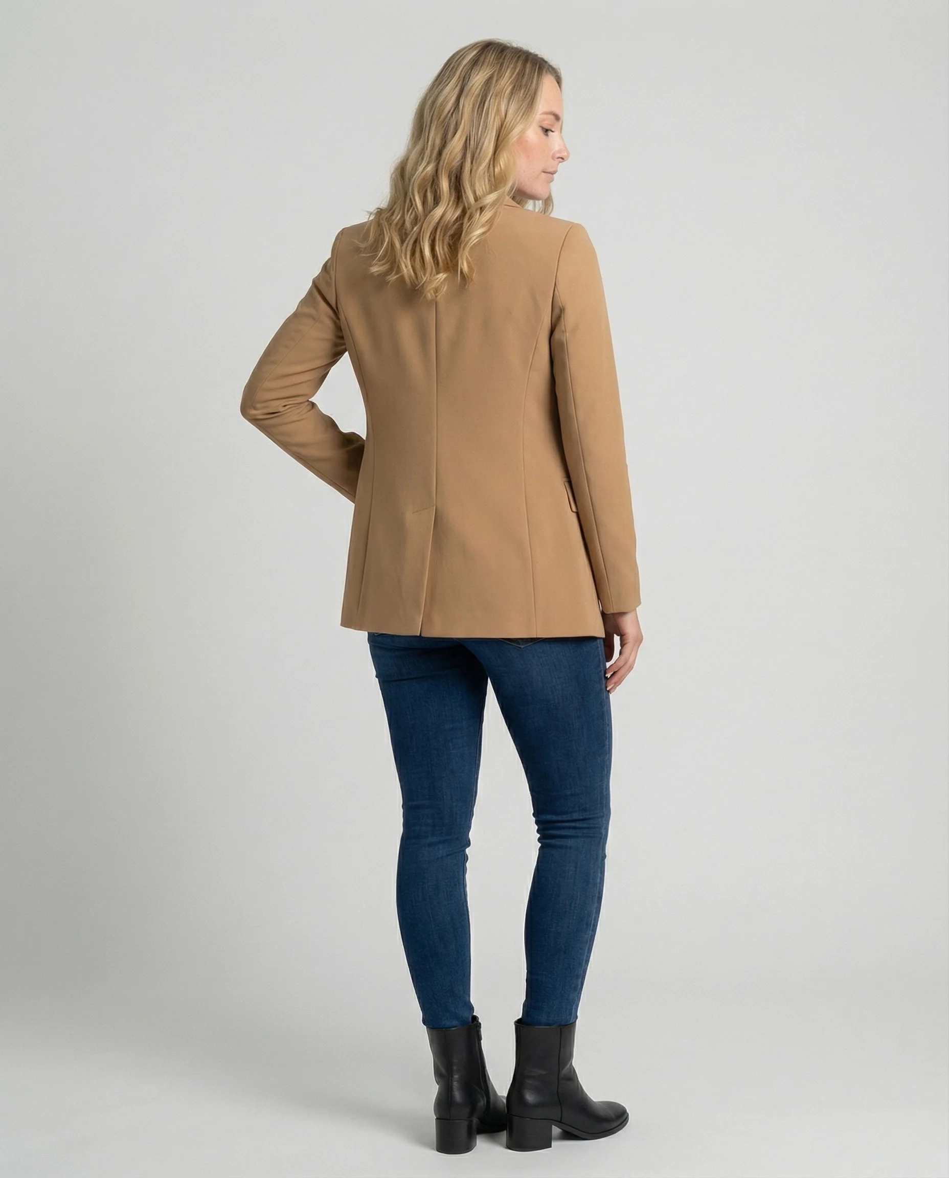Gustava | Elegante blazer da donna dalla vestibilità comoda e moderna - Image 3