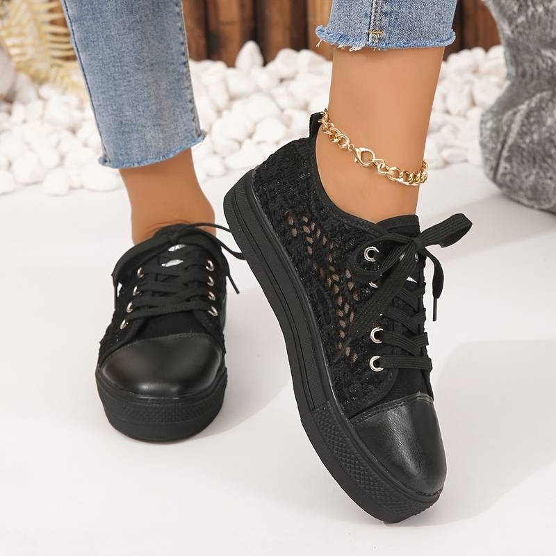 Martina | Sneakers Sportive Romantiche in Pizzo - Image 2