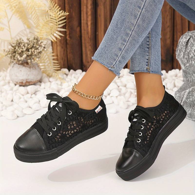 Martina | Sneakers Sportive Romantiche in Pizzo - Image 3