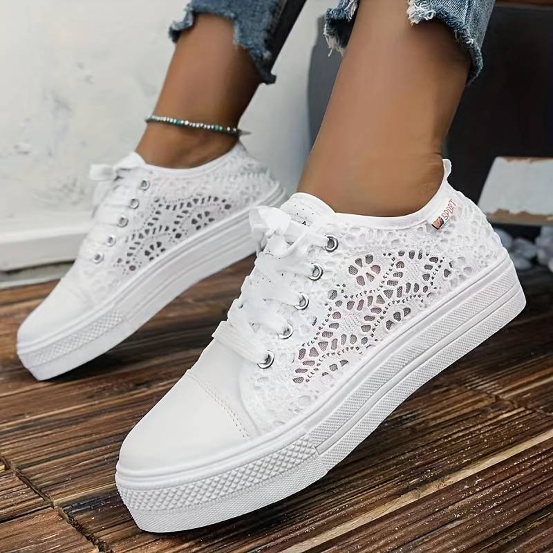 Martina | Sneakers Sportive Romantiche in Pizzo - Image 4