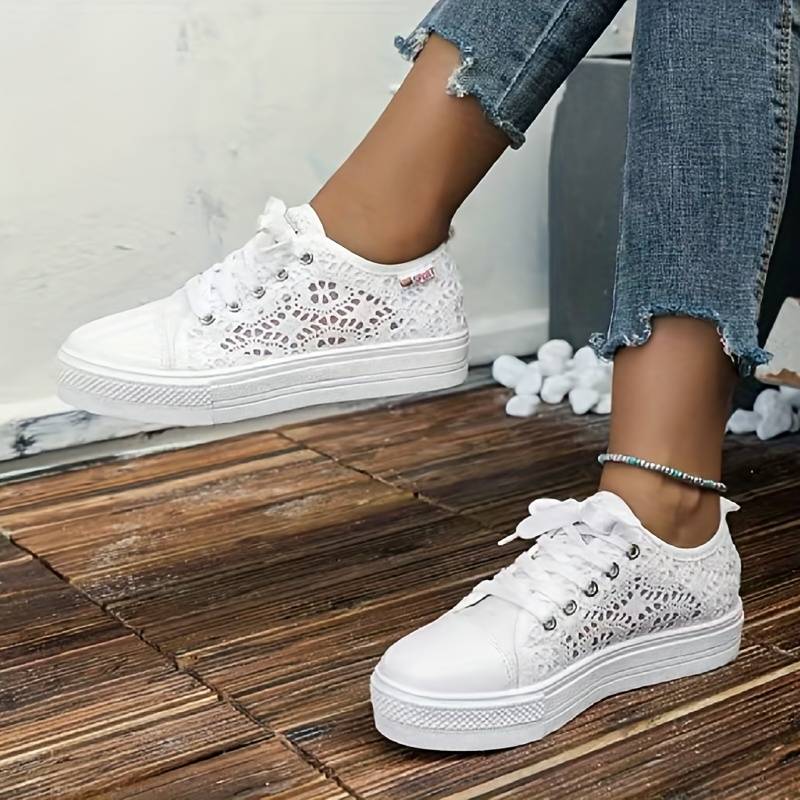 Martina | Sneakers Sportive Romantiche in Pizzo - Image 5