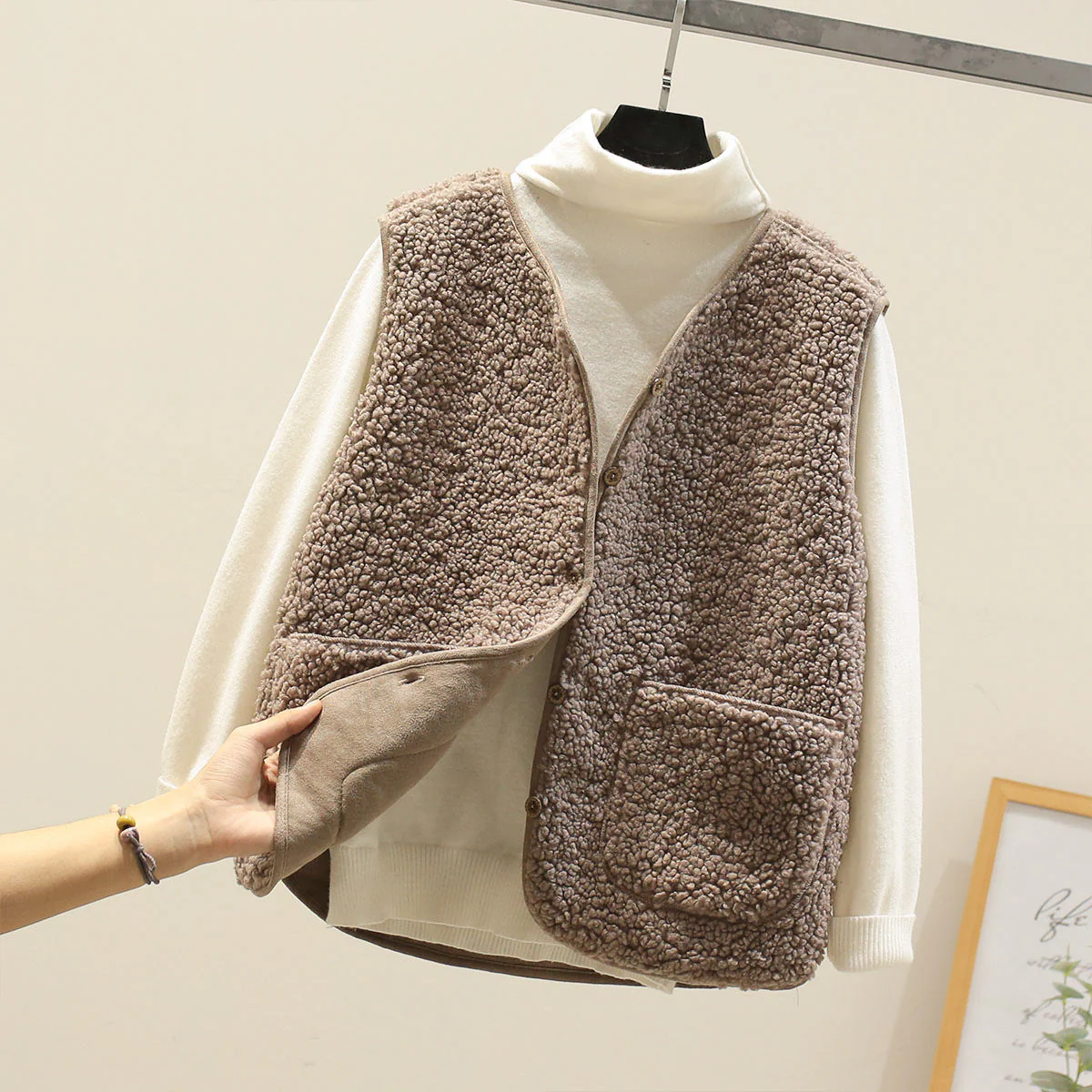 Riccardo | Gilet Elegante e Morbido in Lana d'Agnello - Image 7