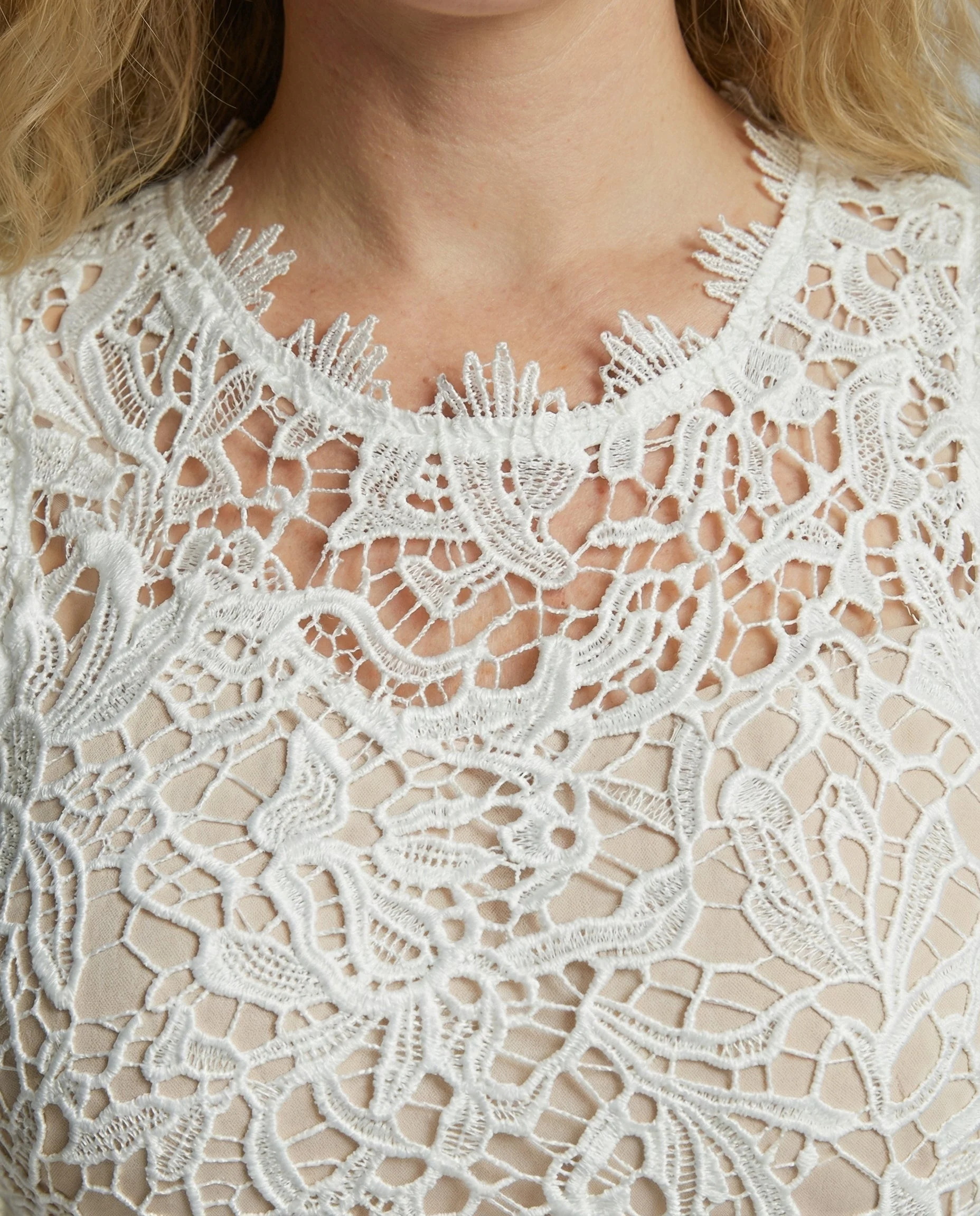 Valentina | Abito Maxi in Pizzo Floreale e Chiffon Leggero - Image 5