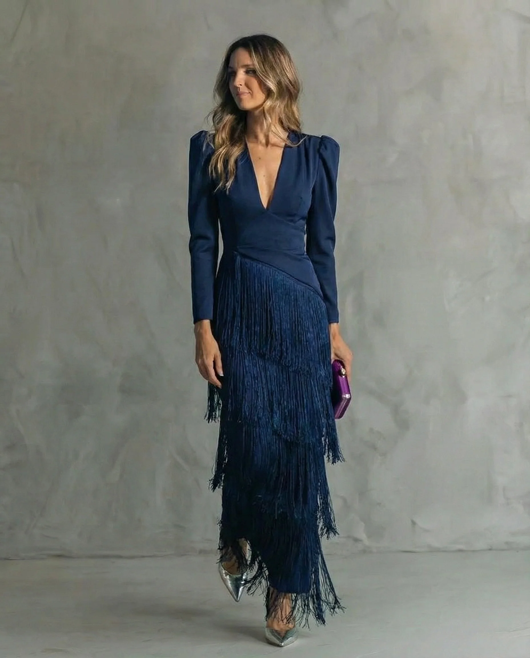 Valentina | Elegante Abito Maxi con Frange e Scollo a V - Image 3